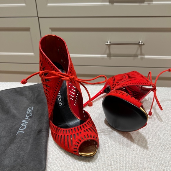 Tom Ford Laser cut peep toe suede heels - Picture 3 of 5